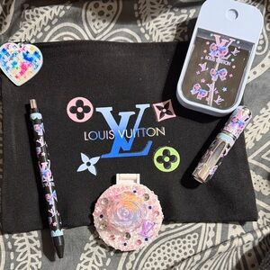 Multicolor 5 piece Accessory Set.